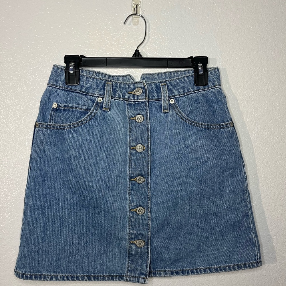 Levi’s button down denim mini skirt size 27